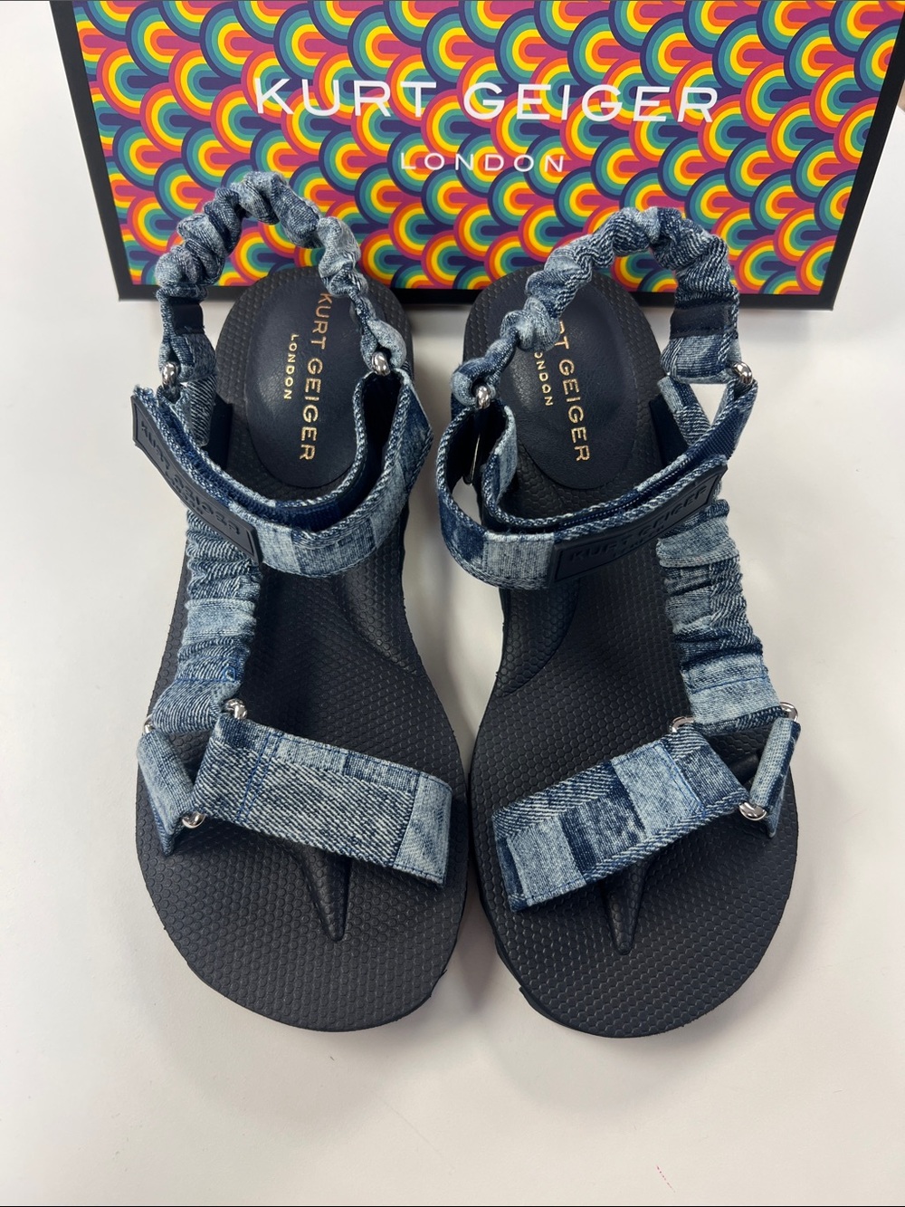 🆕 Kurt Geiger Women's Denim-Style Elastic Strap Sandals in Blue with Gold Logo❤️